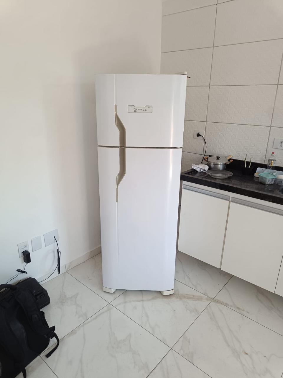 Geladeira Branca Renovada